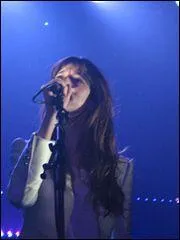 Elle obtient son premier rle  l'ge de 13 ans