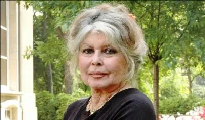 Et Cline ne croyait pas si bien dire, car-Paul-Jean Toulet ajoute : On dit de la beaut que c'tait une promesse de bonheur. On ne dit pas ...