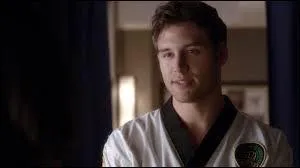 Avec qui Jake tait-il accompagn lors de l'anniversaire d'Emily ?