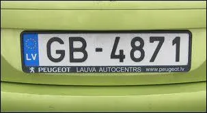 Les lettres (LV) sur une plaque indiquent que le véhicule vient ...