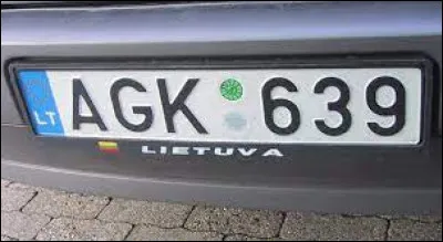 Un véhicule portant une plaque avec les lettres (LT) vient ...