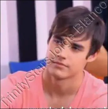 Comment s'appelle son personnage dans la srie Violetta ?