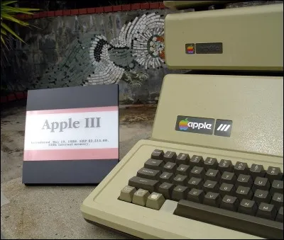 L'Apple III présenté en 1980 s'appelait aussi :