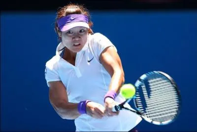 Na Li a auparavant t la premire Chinoise  remporter un tournoi WTA,  intgrer le top 10 mondial. Elle est devenue en 2011 la premire  remporter un tournoi du Grand Chelem  Roland-Garros en battant en finale...