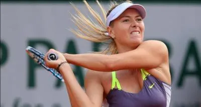La russe Maria Sharapova est devenue sans conteste la meilleure joueuse russe de l'histoire. Elle a obtenue une mdaille d'argent aux JO 2012, a dj remport le Masters, et a dj gagn chaque Grand Chelem une fois. A quel ge a-t-elle remport son premier Grand Chelem  Wimbledon ?