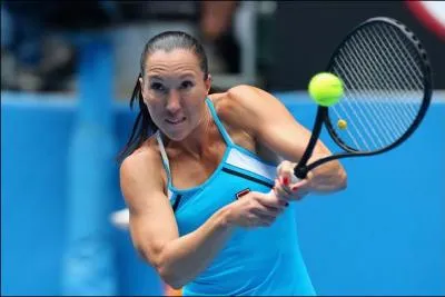 Jelena Jankovic, a trust la premire place du classement WTA pendant 18 semaines en tout. Hormis sa victoire en double mixte  Wimbledon, lors de quel tournoi a-t-elle atteint la finale ?