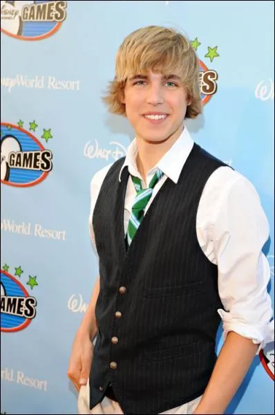 Dans quelle série joue Cody Linley ?