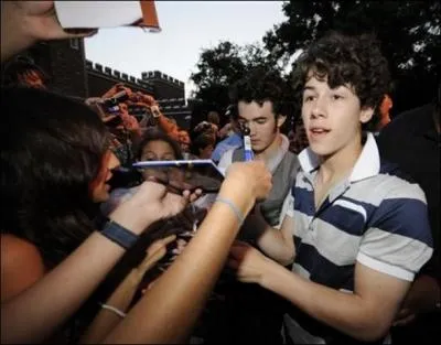 Qui est en premier plan ?