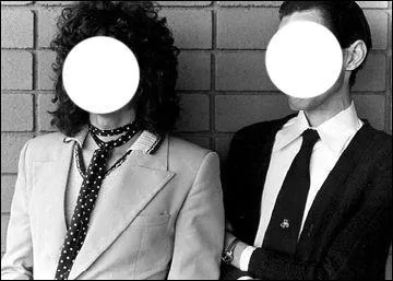 Quel groupe a �crit les paroles du troisi�me album de Telex ?