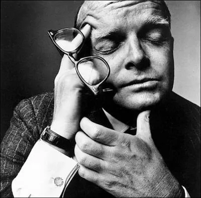 Auteur de  Petit djeuner chez Tiffany  et  De Sang-Froid  :