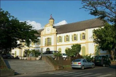 Dans quelle ville se situe cette mairie ?