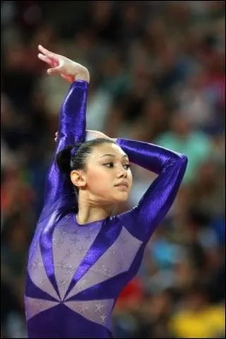 Comment s'appelle cette gymnaste ?