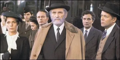 La série française "Au Plaisir de Dieu" est l'adaptation d'un roman. Qui en est l'auteur ?