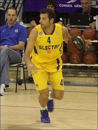Qui est ce joueur de basket ?
