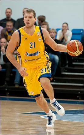 Qui est ce joueur de basket ?