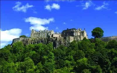 Quelle est cette magnifique ville historique o rsidrent jadis les rois d'Ecosse ?