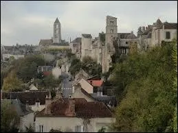 Je me rends  Chteau-Landon (Seine-et-Marne), ville de la rgion...