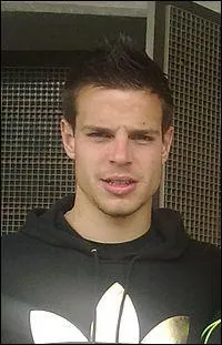 Depuis quand Csar Azpilicueta est-il un footballeur professionel ?