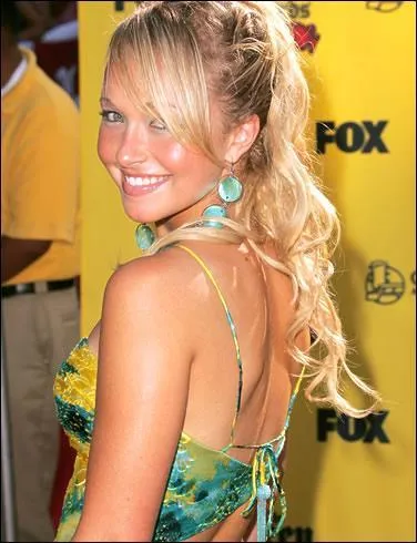 Je suis apparue plusieurs fois dans la srie 'Malcolm' dans le rle de Jessica, la baby-sitter intelligente. Mais je suis surtout connue pour le rle de Claire Bennet, la pom-pom girl qui peut se rgnrer dans la s