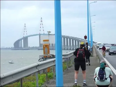 Dans quelle ville est situé ce pont ?