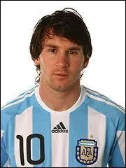 Comment ne pas parler de ce joueur. 4 fois Ballon d'or, ce joueur capitaine de la slection, a,  26 ans, 82 slections  son compteur pour 35 buts. Comment se tromper, c'est :