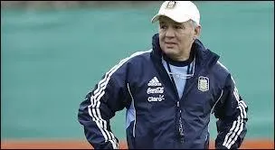 Et enfin, comment s'appelle le slectionneur de l'quipe nationale d'Argentine ?