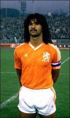 3 annes de suite le ballon d'or fut attribu  un joueur du Milan A.C. dont celui-ci