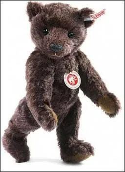 Cette anne, une usine est cre aux Etats-Unis pour fabriquer des ours en peluche. Le prsident Theodore Roosevelt, qui refusa de tuer un ourson lors d'une chasse est  l'origine de ce succs. En effet, mus par son geste, le commerant Morris Michton et sa femme confectionnrent un petit ours en peluche qu'ils appelrent :