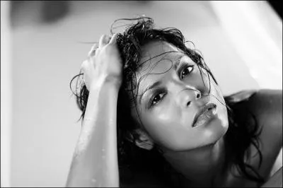 Qui joue le rôle de Neavia dans la saison 1 et dans la préquelle ?