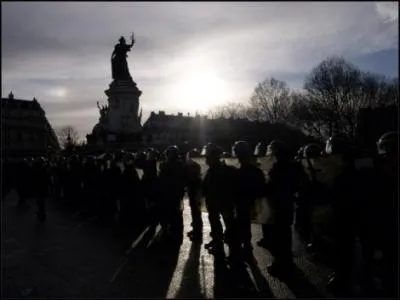 Laquelle de ces personnalits qui s'estiment diffames par l'ex-patron des RG, Yves Bertrand, a rellement port plainte contre lui?