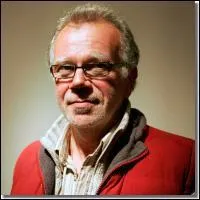 Parmi les outrageurs en procs, Herv Eon est jug pour avoir port une pancarte sur une photo. Qu'y avait-il dessus?