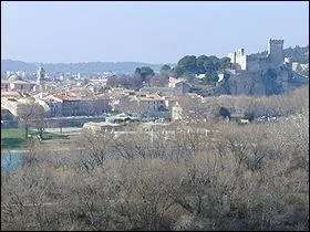 La ville de Beaucaire se trouve-t-elle dans le Gard, dans l'Hrault ou dans le Vaucluse ?