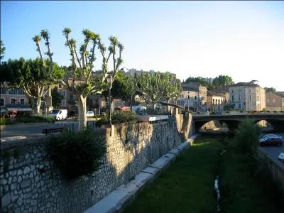 Apt est une ville gardoise :