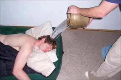 Souvent militaire, elle peut galement vous rveiller en ...