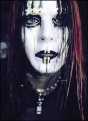 Derrire ce masque on trouve...