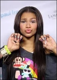 Si elle a jou dans  Bonne chance Charlie  comment s'appelait-elle ?