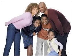 Dans l'pisode  Tribunal de famille , combien de monnaie se trouve dans le porte-monnaie trouv par Claire et Junior ?