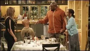 Dans l'pisode  La phalange du singe , que se passe-t-il au restaurant avec les parents de Vanessa ?