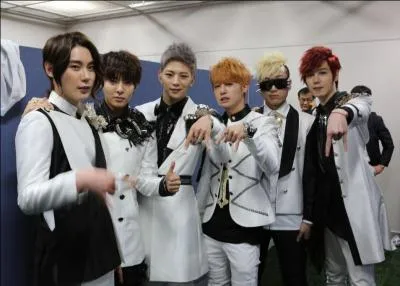 Quels membres font maintenant partie du groupe M. Pire ?