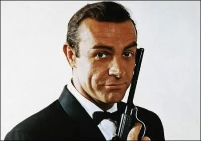 Encore inconnu quand il prend le rle de James Bond, il a jou l'agent 007 dans 6 films. Il obtient un succs immdiat qui le propulse au rang de vedette aprs son rle, il est cossais, c'est...