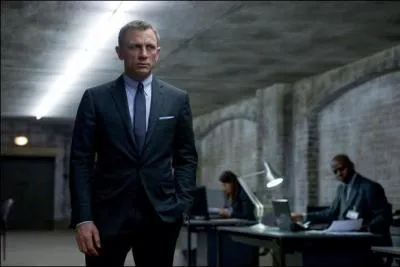 Il incarne un James Bond qui rompt avec certains codes de la srie : il est bien plus petit que ses prdcesseurs (1m78) et blond. Il a  ce jour jou dans  Casino Royale ,  Quantum of Solace  et  Skyfall , c'est...