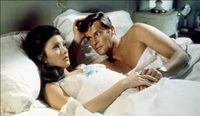 Dans chaque film, James Bond se rend dans plusieurs pays. Combien de pays ont t aperus dans la saga  ce jour ?