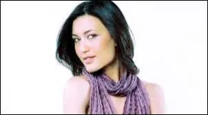 Avec quel garon Leah est-elle sortie pendant trois ans ?