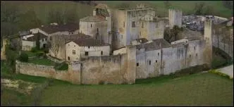 Je vais vous faire dcouvrir le village de Larressingle (dpartement 32), class parmi les Plus Beaux Villages de France. Il se situe en rgion ...