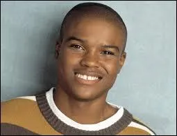 Quel est le cri de joie de Junior au baby foot ?