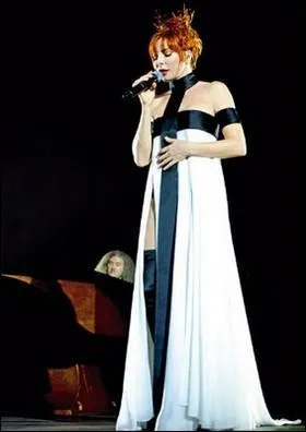 Sur quelle chanson le public souhaite un joyeux anniversaire  Mylne ? (SDF 2009)