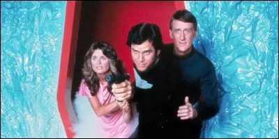 Dans la série "L'Age de Cristal", à quel âge la population doit-elle mourir ?