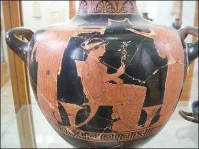 Cette trs belle courtisane athnienne fut la matresse de Mnandre, puis d'Alexandre le Grand aprs qu'il eut conquit la ville. (Elle l'accompagna dans ces campagnes militaires notamment  Perspolis). Elle devint ensuite l'pouse du pharaon Ptolme Ier. Qui est-ce ?