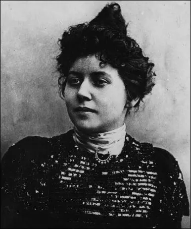 Sa compagnie est recherche par les artistes  la mode et son salon est frquent par Gounod, Lesseps, Massenet, Coppe, Zola et Loti. Elle fut connue notamment pour avoir provoqu, malgr elle, la mort du prsident Flix Faure. Qui est-ce ?