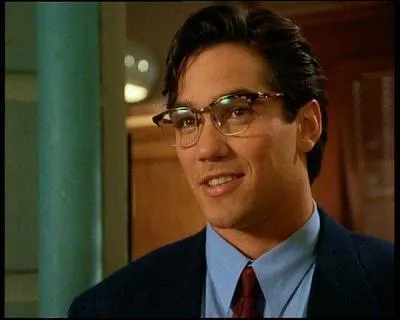 Quel mtier exerce Clark Kent (Superman) ?